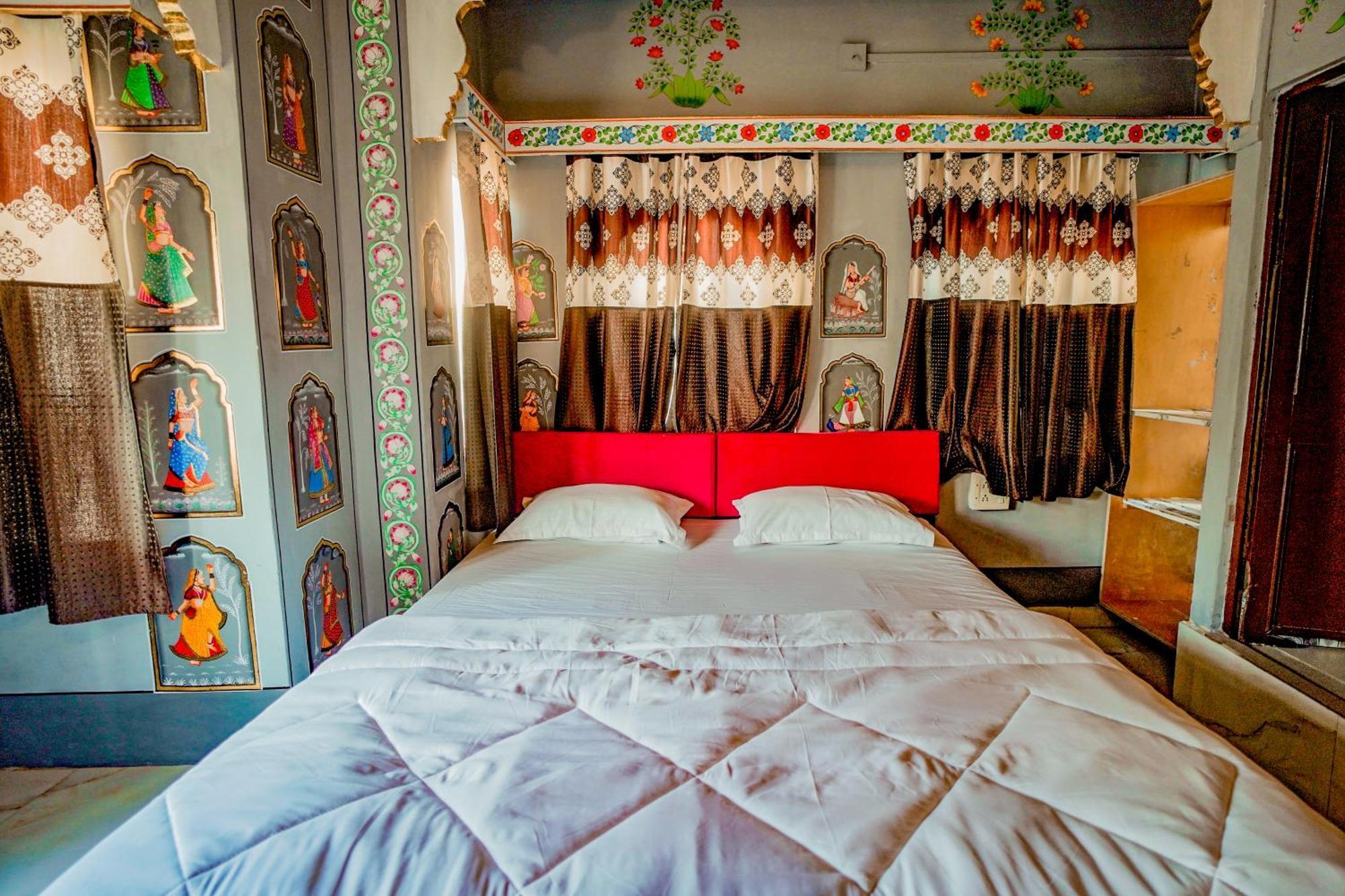 Island Tower Guest House Удайпур Екстериор снимка