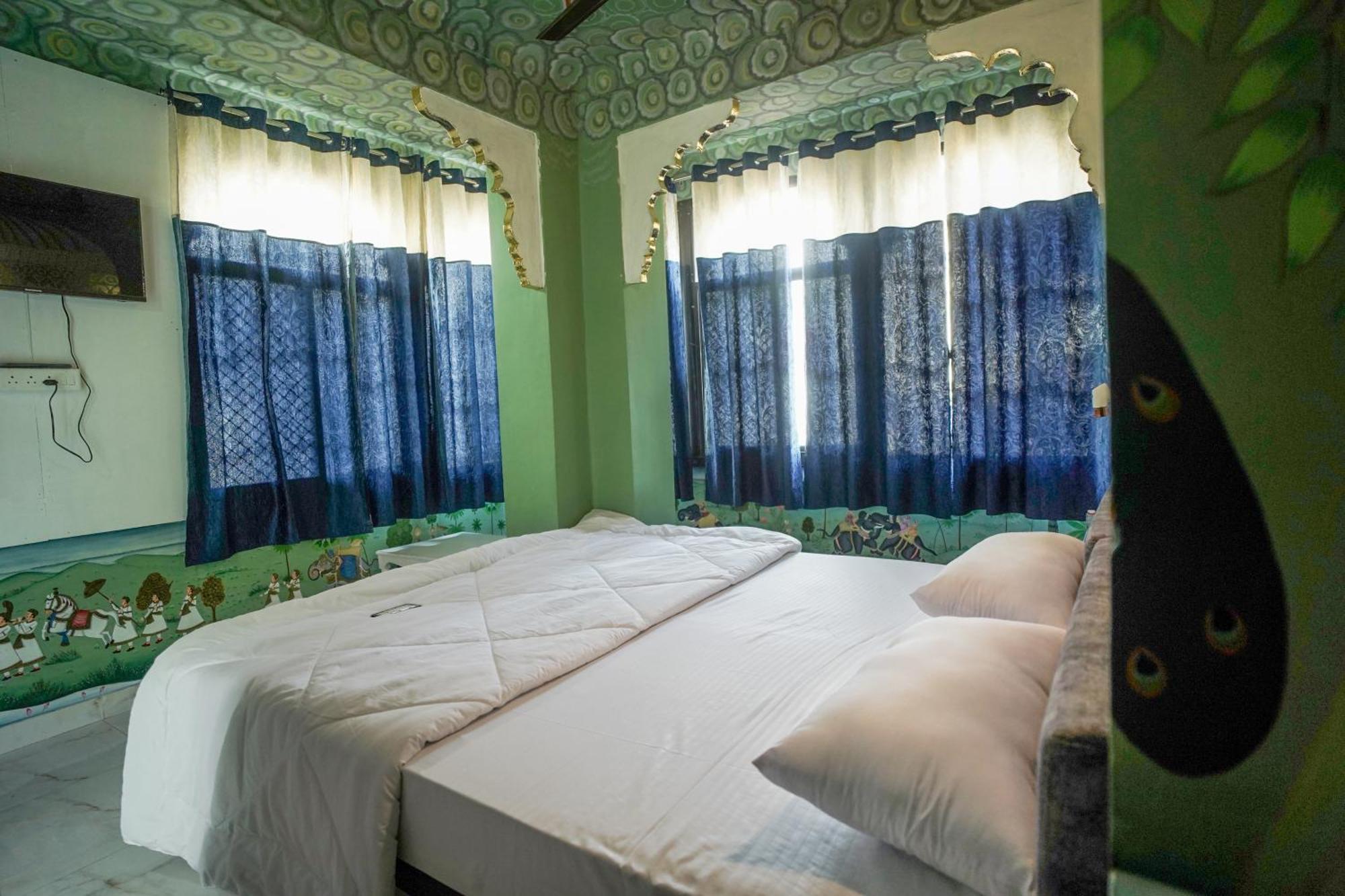 Island Tower Guest House Удайпур Екстериор снимка